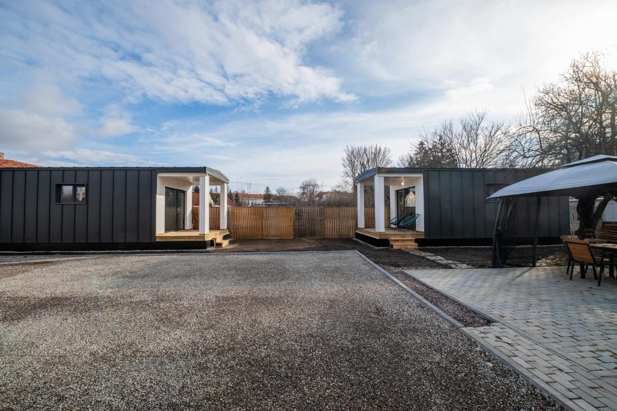 Pixel - Tiny Village Tirgu Secuiesc Exterior photo