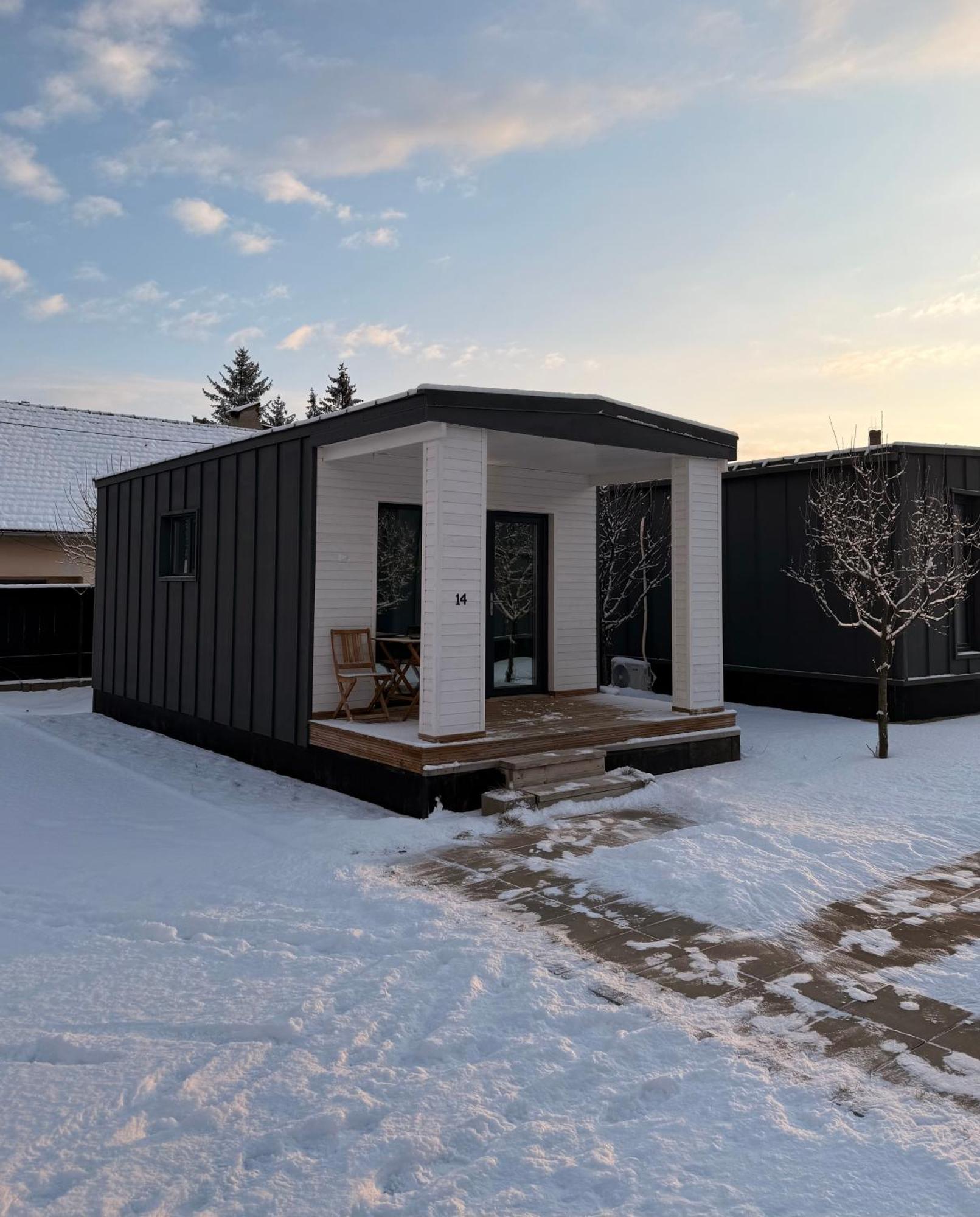 Pixel - Tiny Village Tirgu Secuiesc Exterior photo